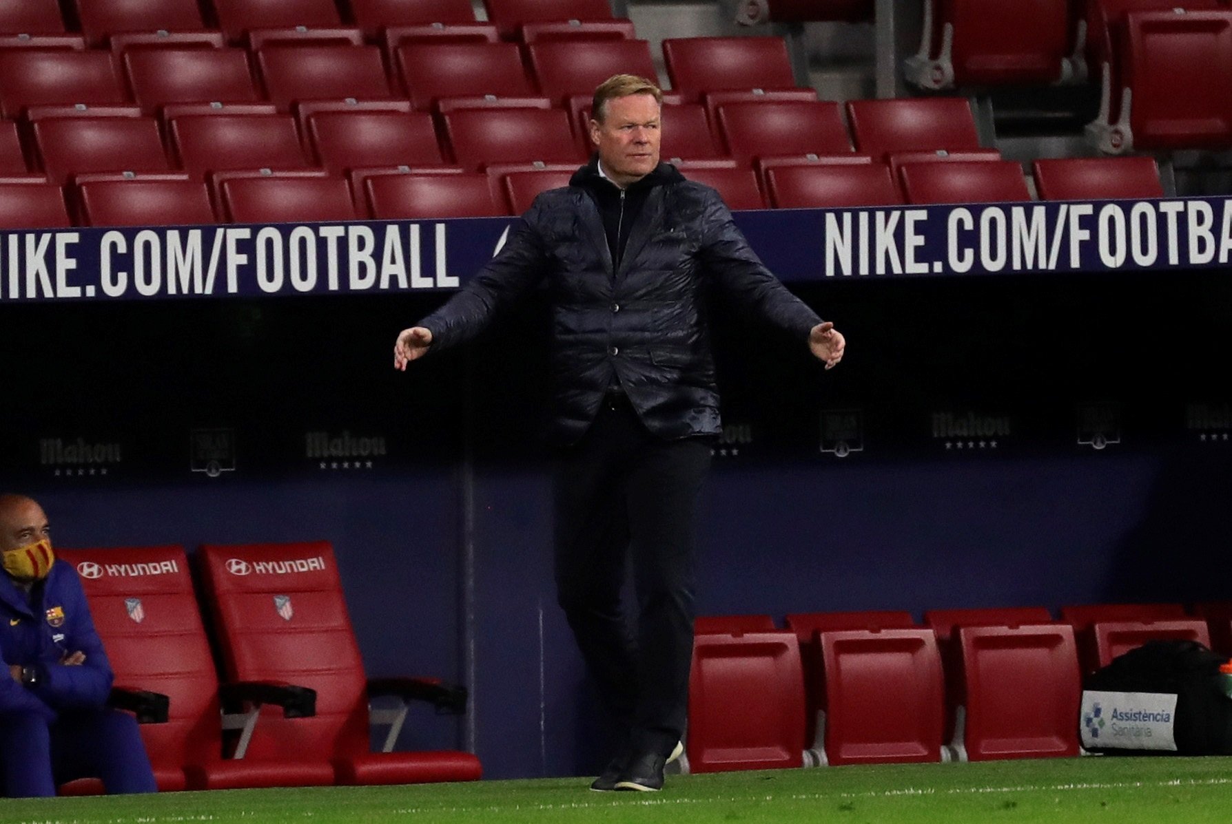 Bronca de Koeman als jugadors del Barça després de la derrota contra l'Atlètic