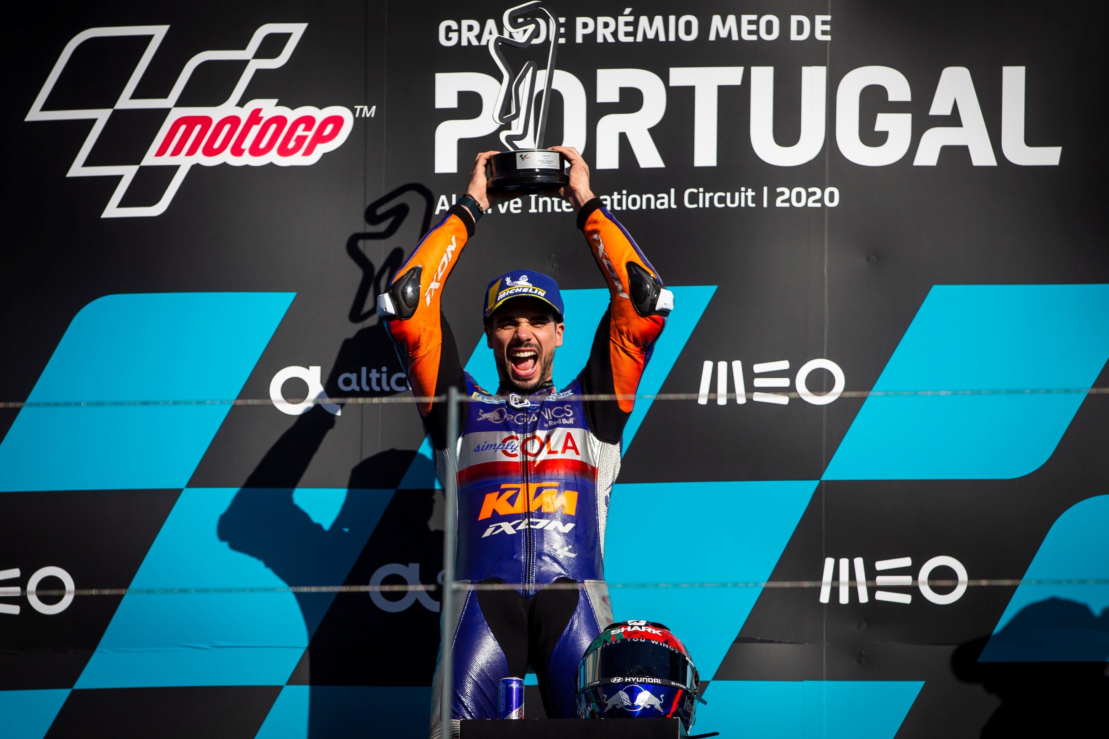 Paseo de Oliveira  en el GP de Portugal; Joan Mir se retira a media carrera