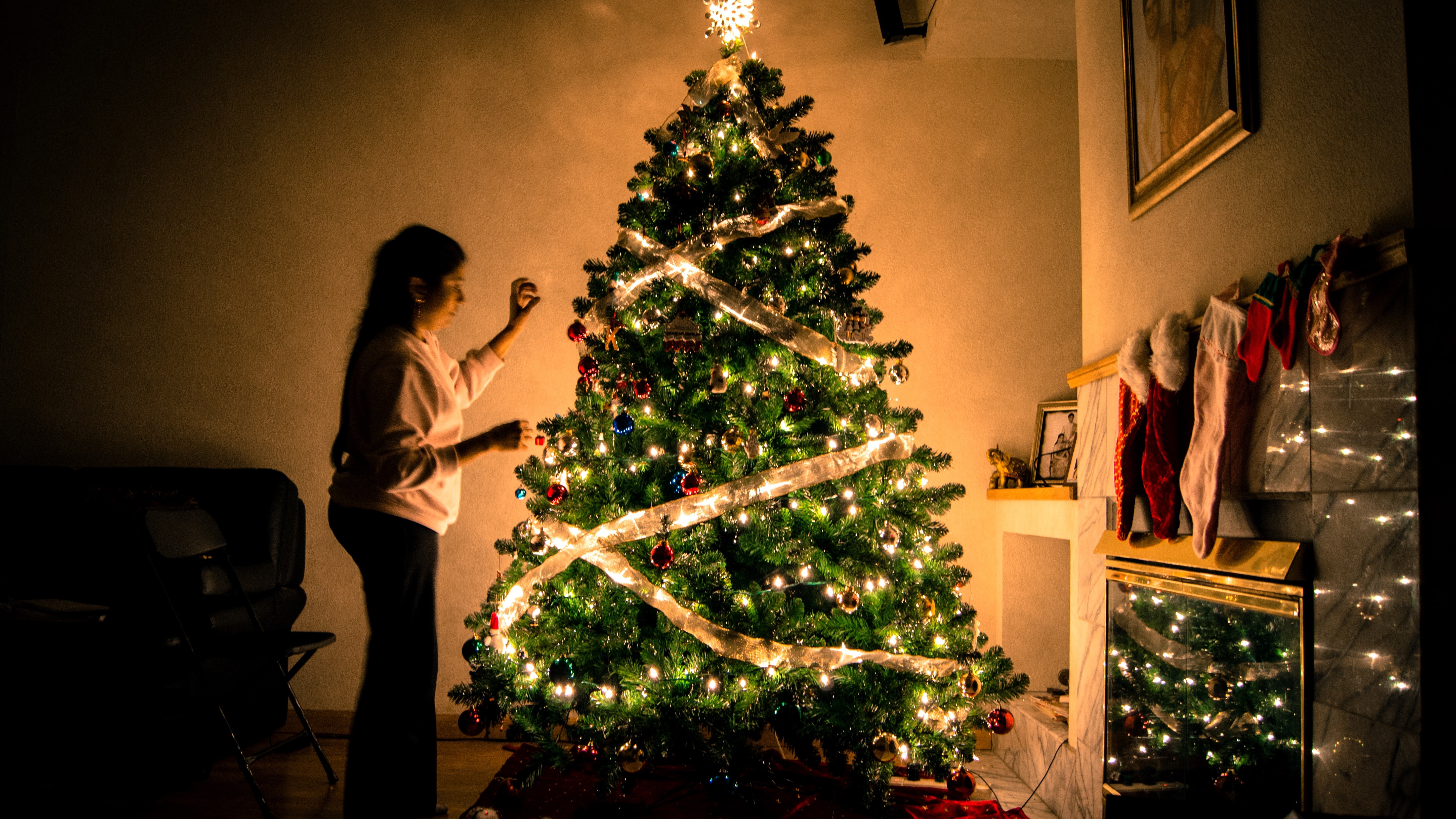 La luz se desploma un 27% y se pagará en Navidad a 226,42 euros