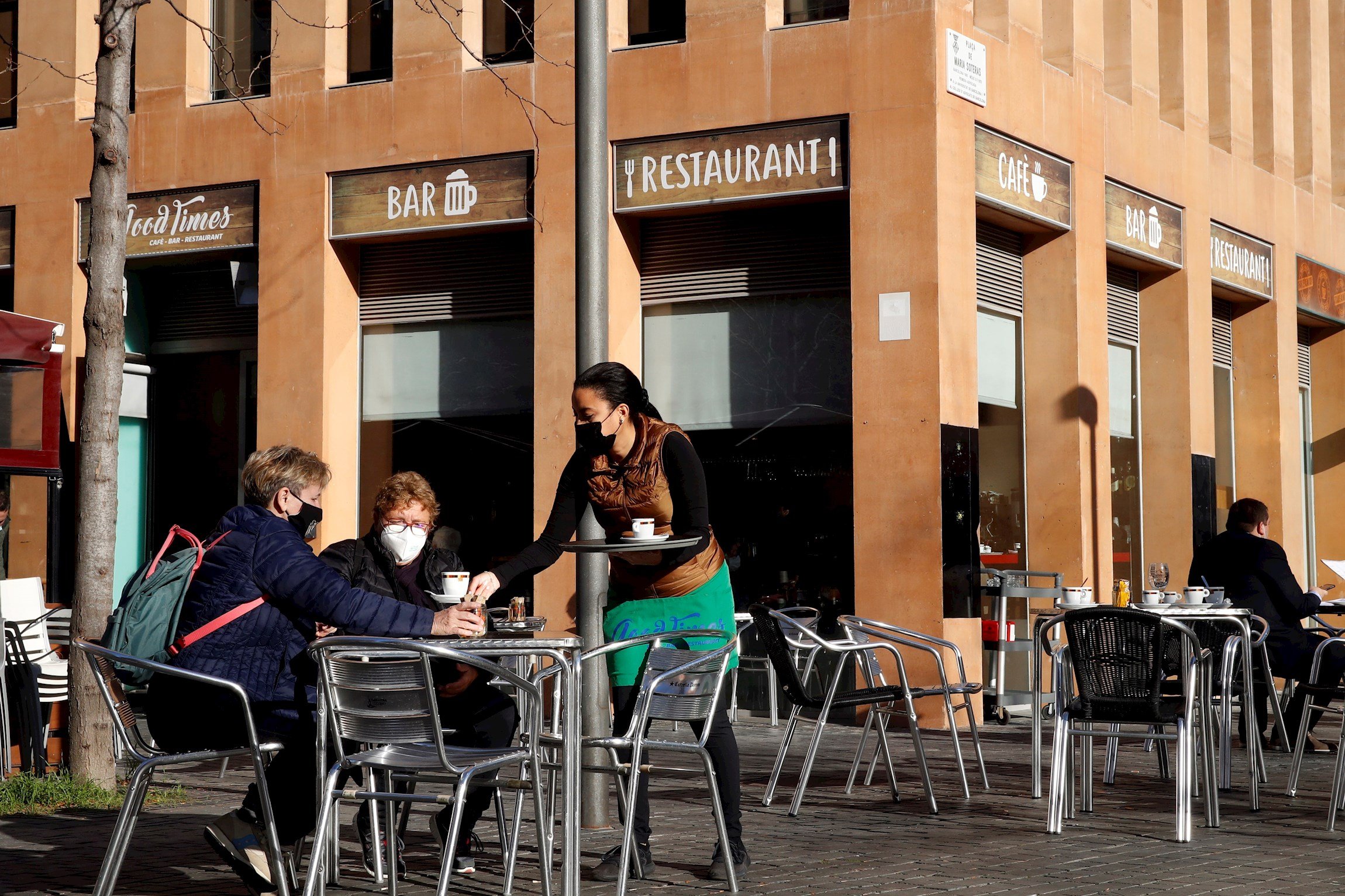 bares restaurantes abiertos terrazas Catalunya coronavirus Efe