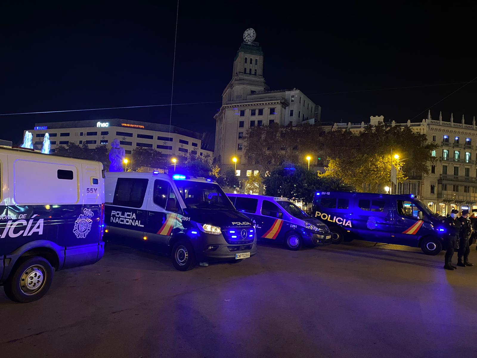 Operación mossos plaza Catalunya / Guillem Ramos