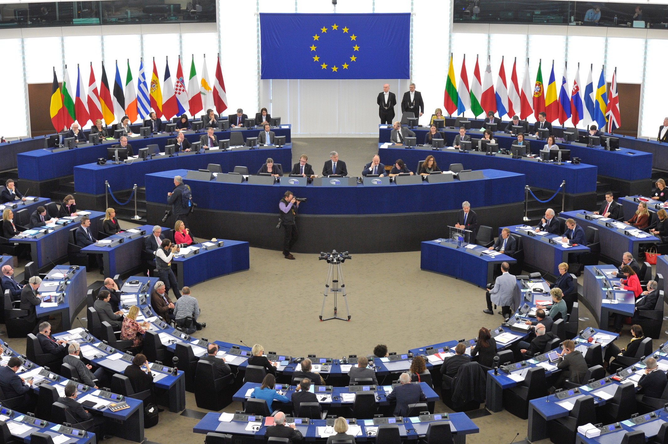 Eurodiputados y políticos de todas partes condenan la actuación del gobierno español