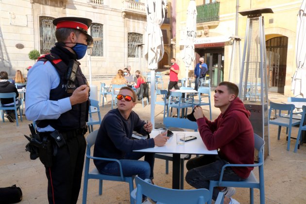 Mossos terraza bar coronavirus ACN