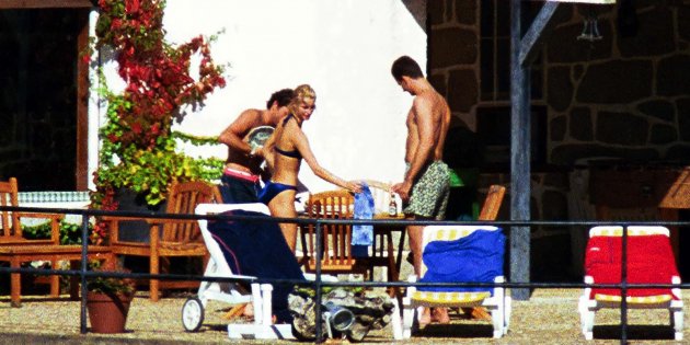 Felipe bañador Eva Sannum y Álvaro Fuster GTRES ok Felipe bañador Eva Sannum y Álvaro Fuster GTRES ok