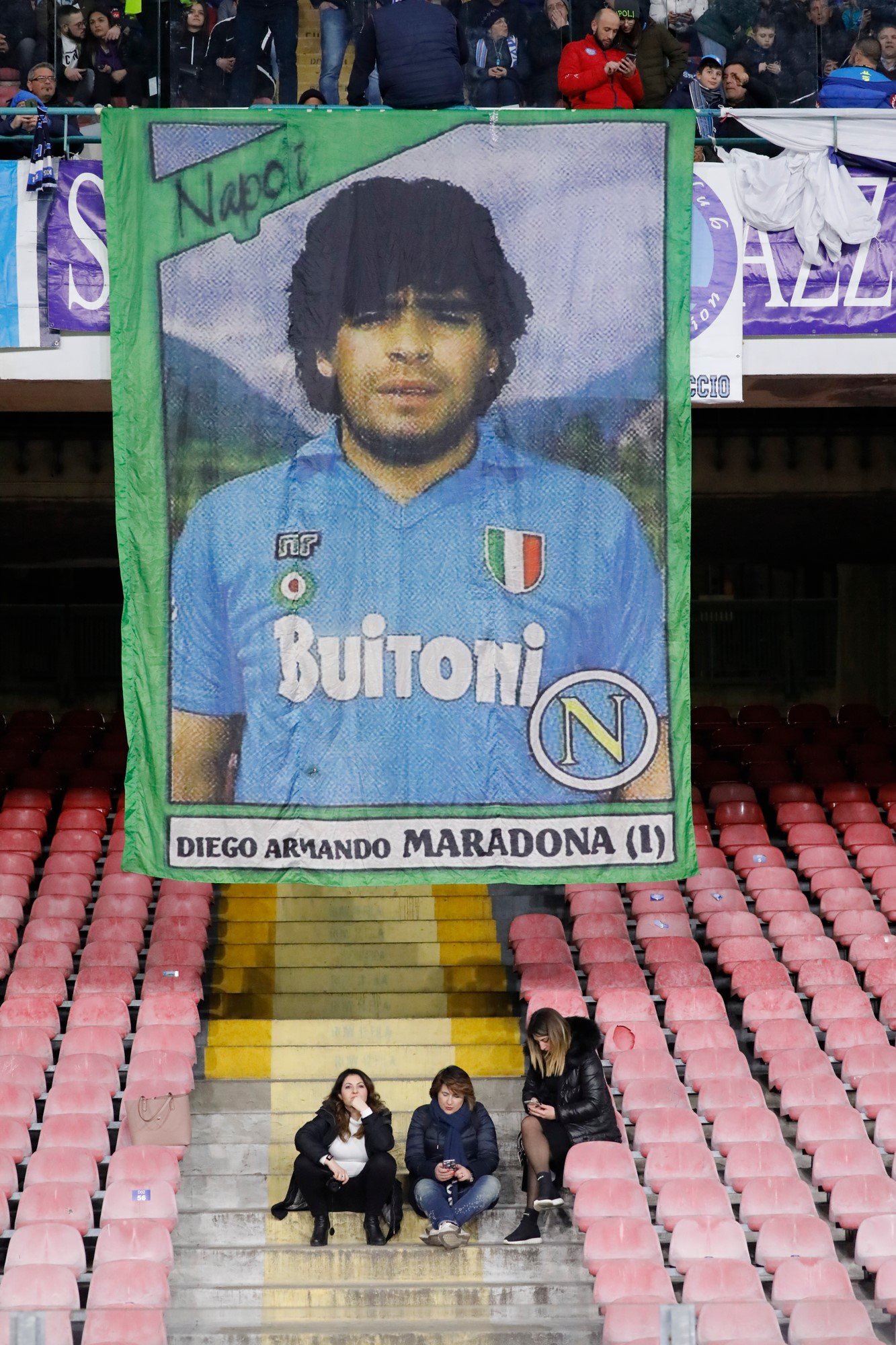 L'estadi del Nàpols canvia de nom i es dirà Diego Armando Maradona