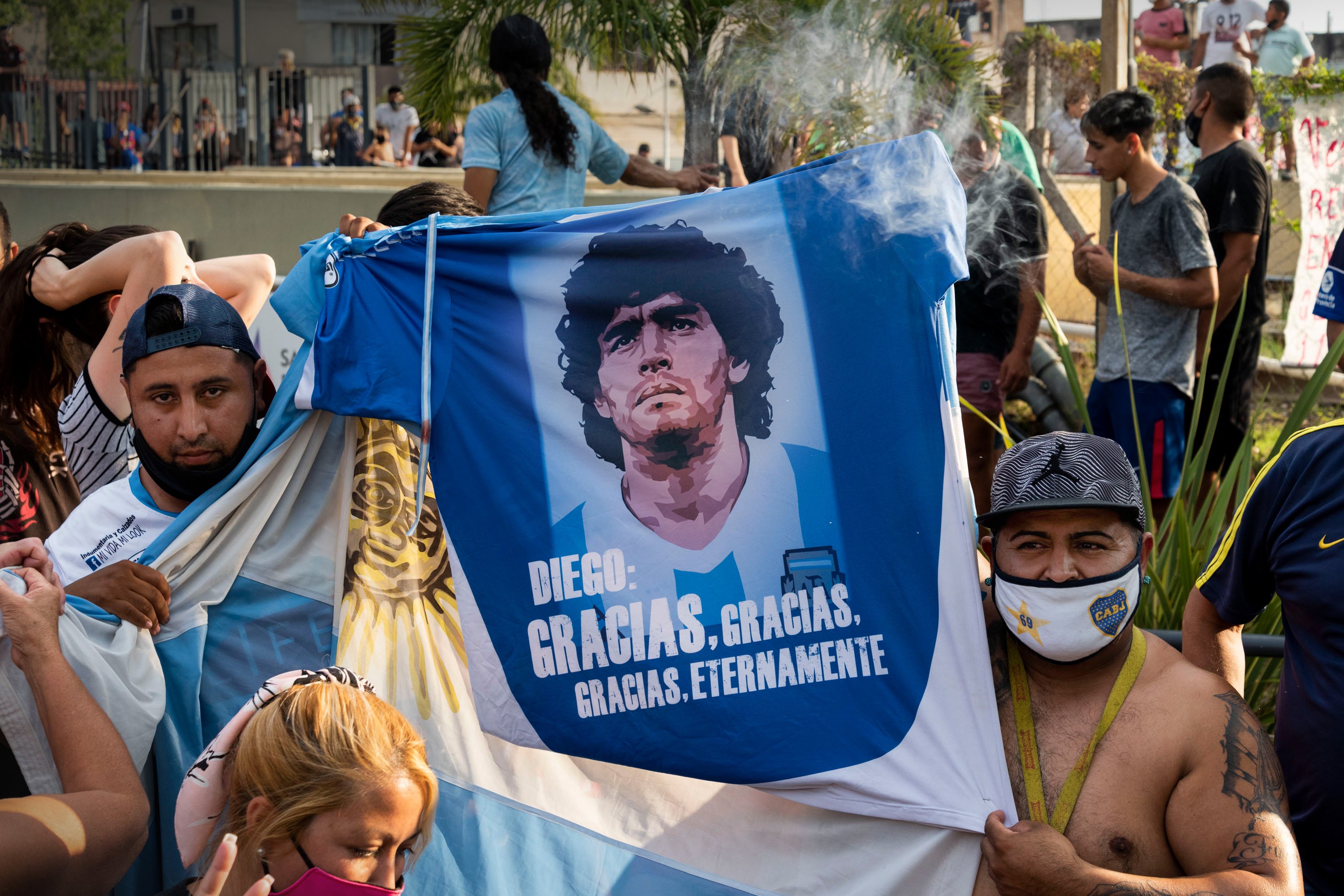 "Se va Dios", las portadas deportivas se despiden de Maradona