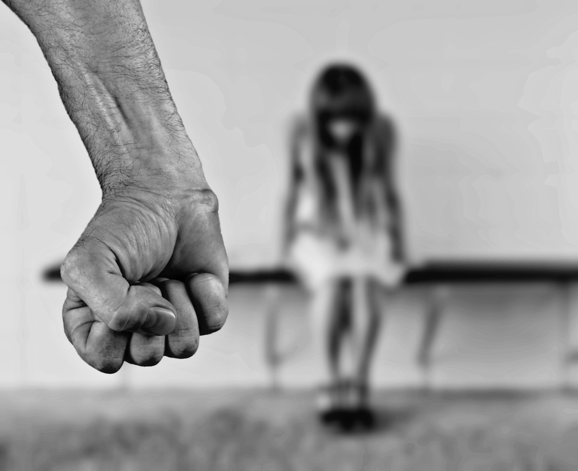 Un home va violar durant 10 anys la seva germana sota amenaces