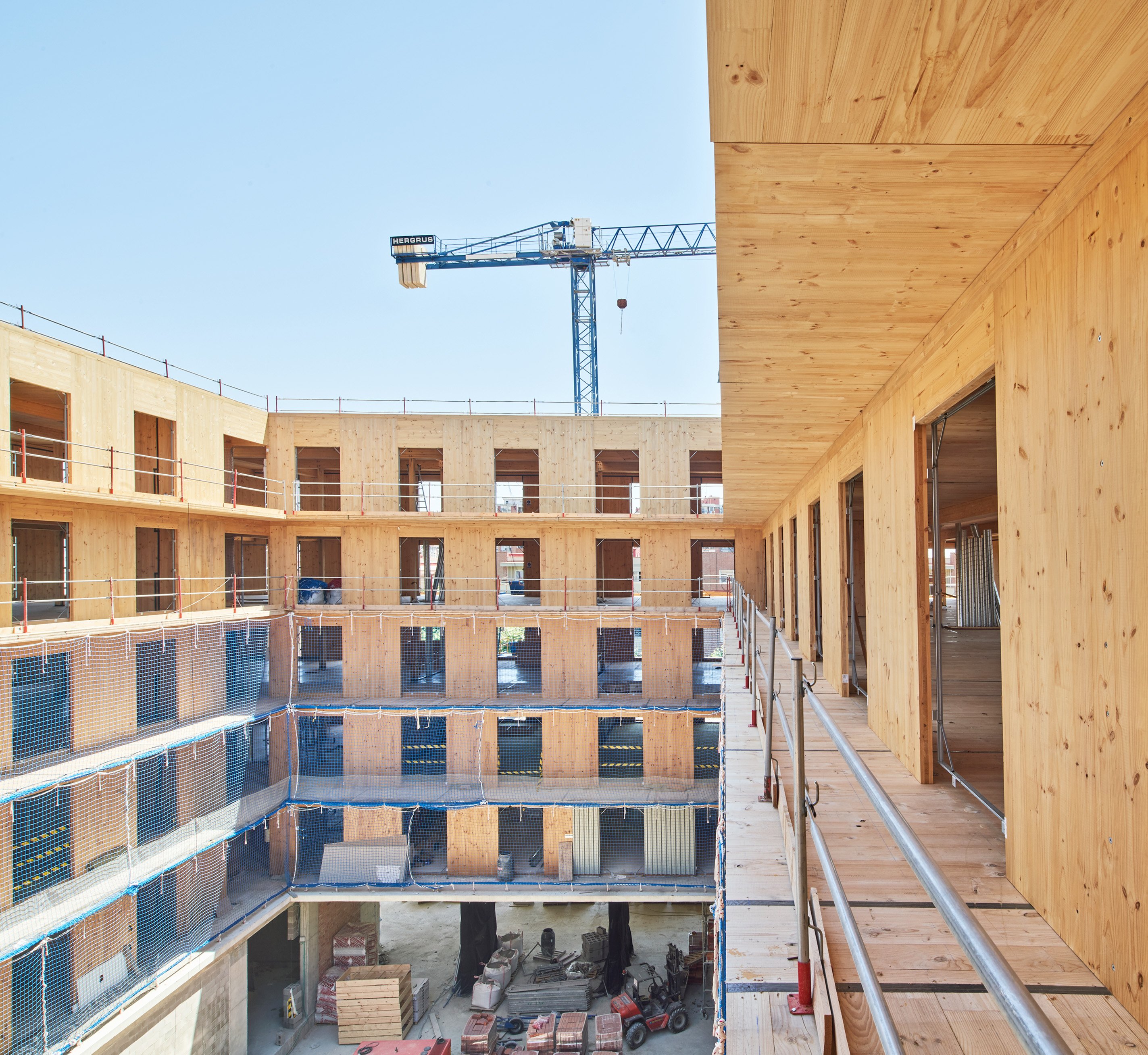 Imatge 2 de les obres de l'edifici de 85 habitatges amb protecció oficial al sector Pisa, Cornellà José Hevia
