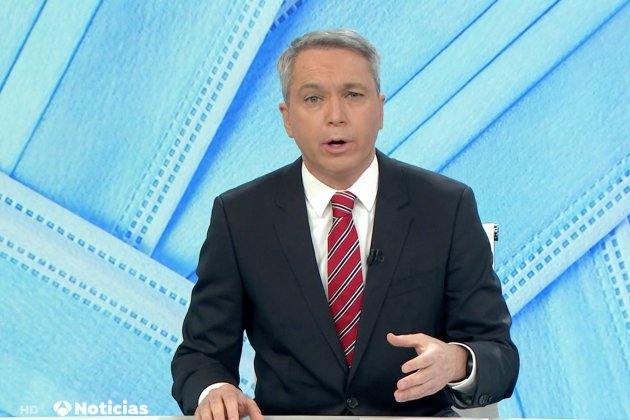 Vicente Vallés se hace un enredo|lío Antena 3