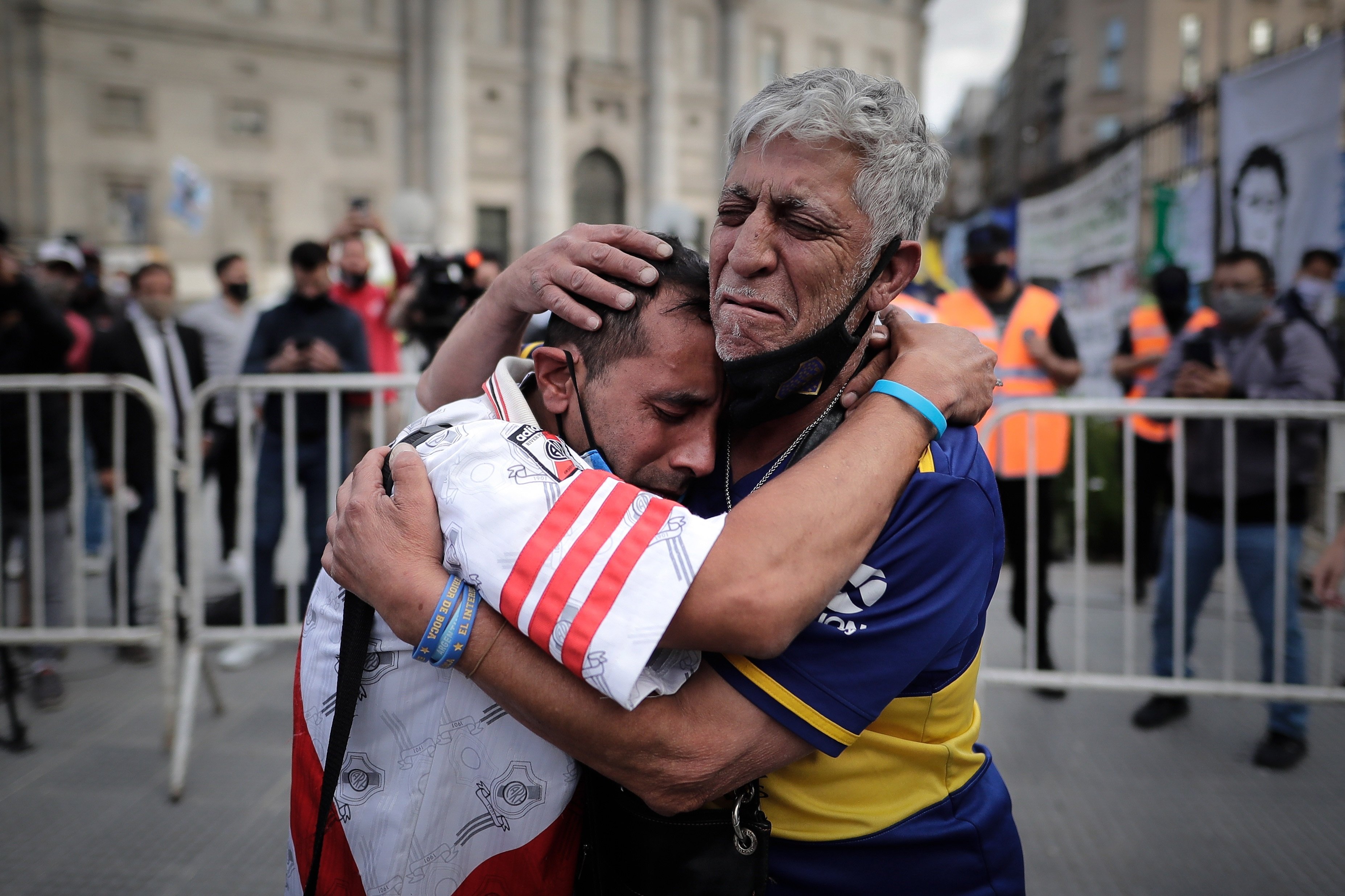 Boca Juniors y River Plate, unidos por Maradona