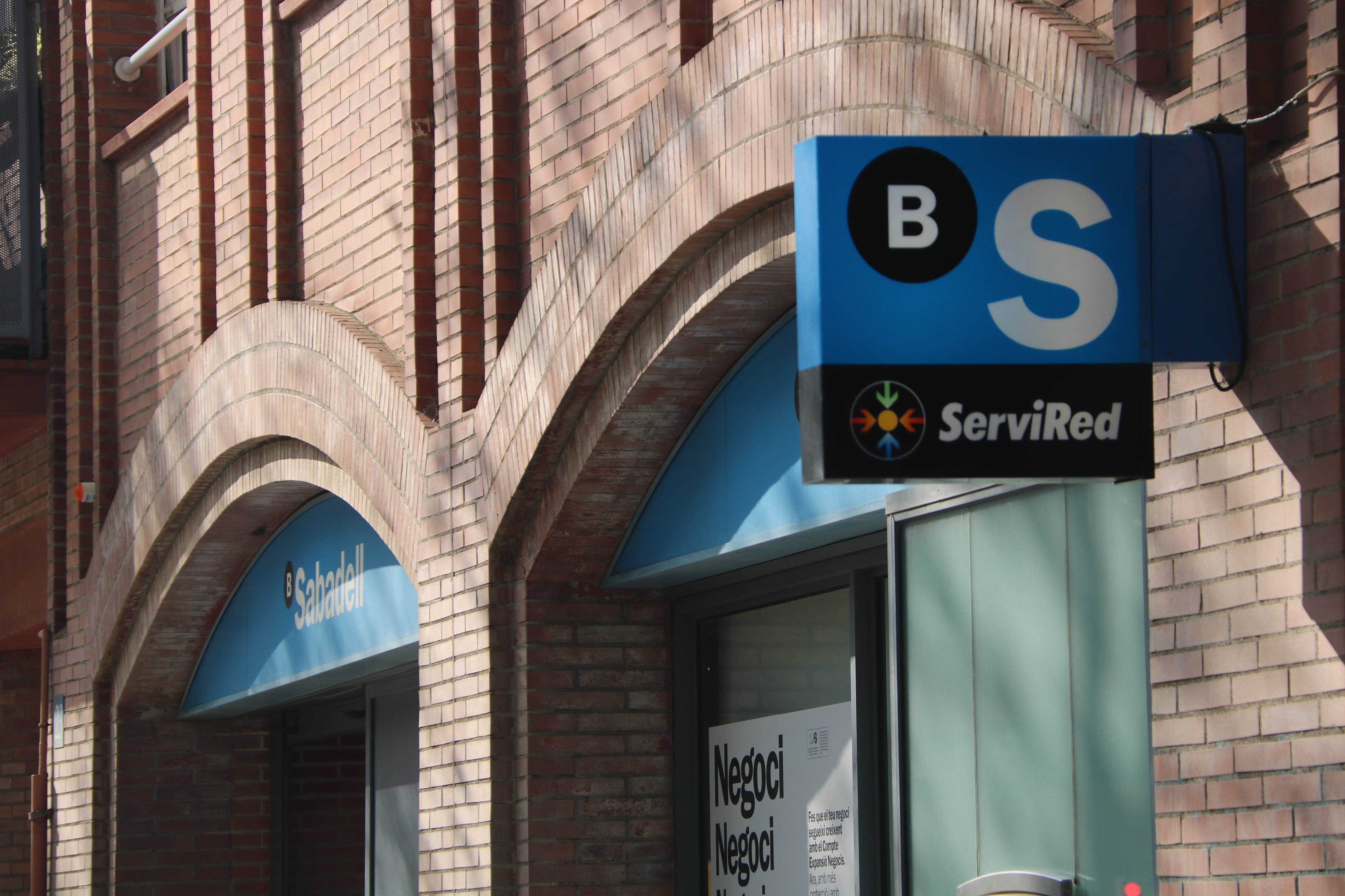 El Banc Sabadell es desploma a la borsa amb la fi de la negociació amb el BBVA