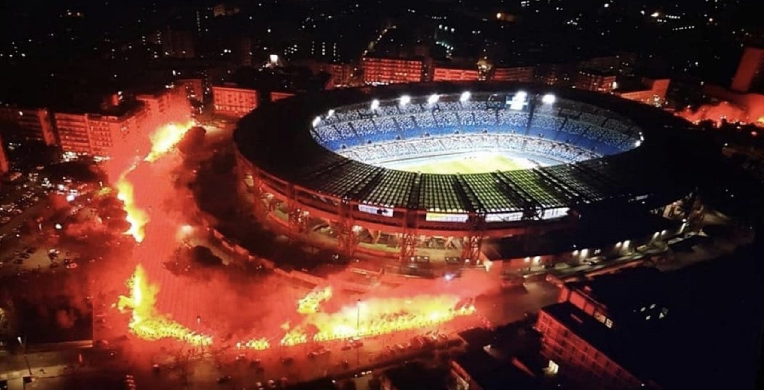 Nápoles llora la muerte de Maradona: emotivos homenajes por toda la ciudad