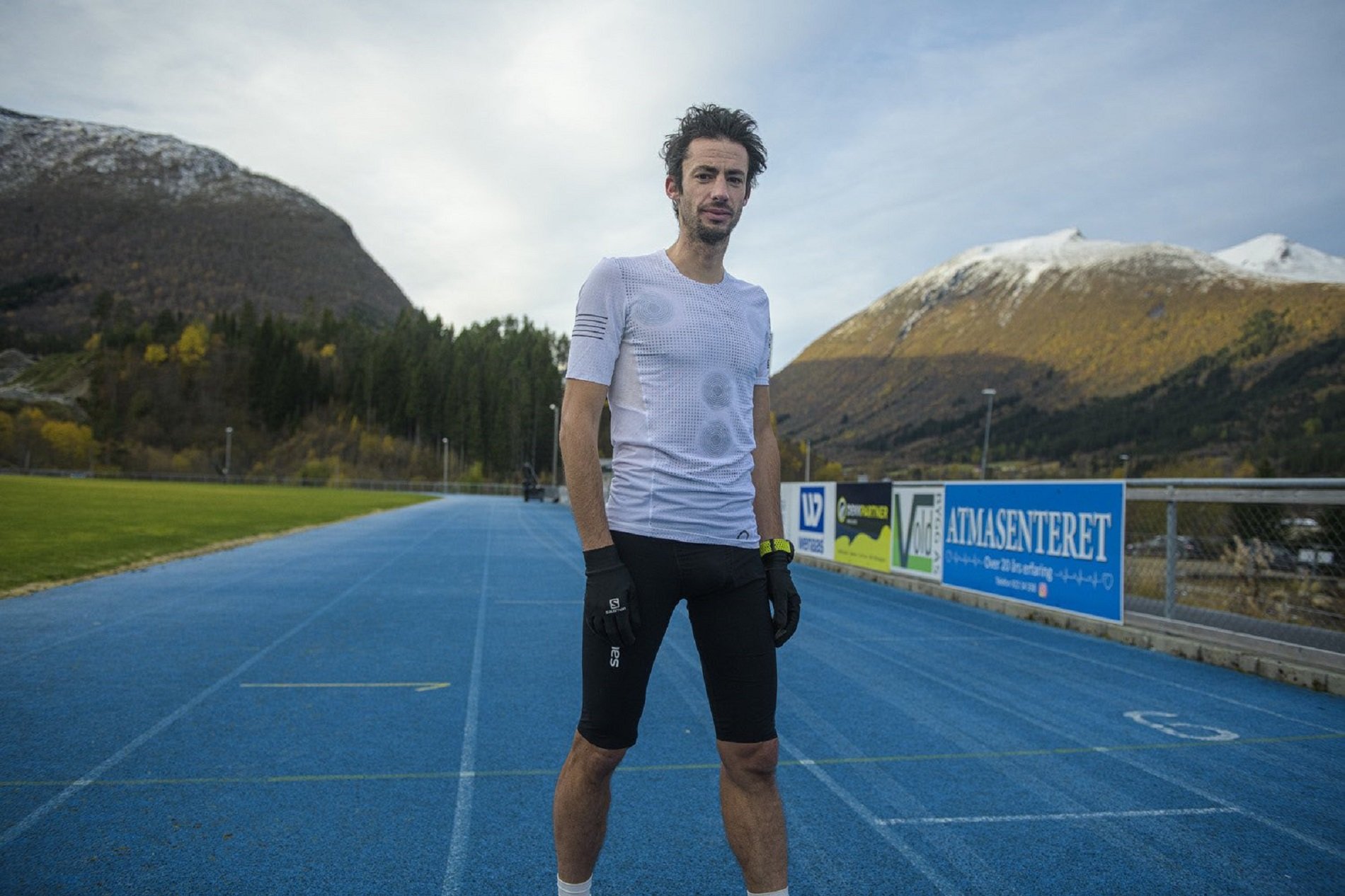 Kilian Jornet abandona l'intent de batre el rècord de 24 hores corrent en pista