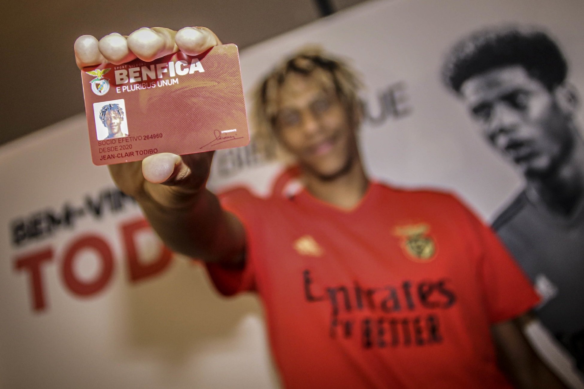 El Benfica vol tornar Todibo: un regal inesperat per a Koeman