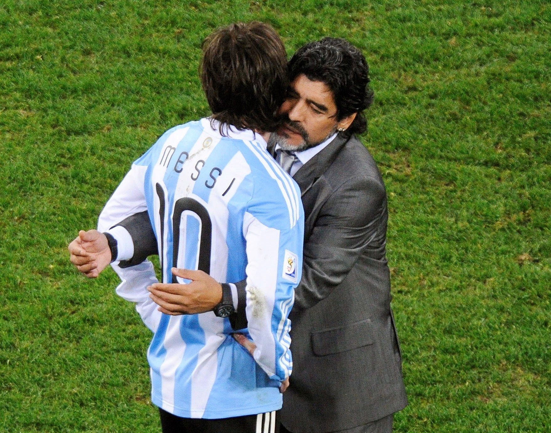 Un dels fills de Maradona demana retirar la samarreta amb el 10 del Barça