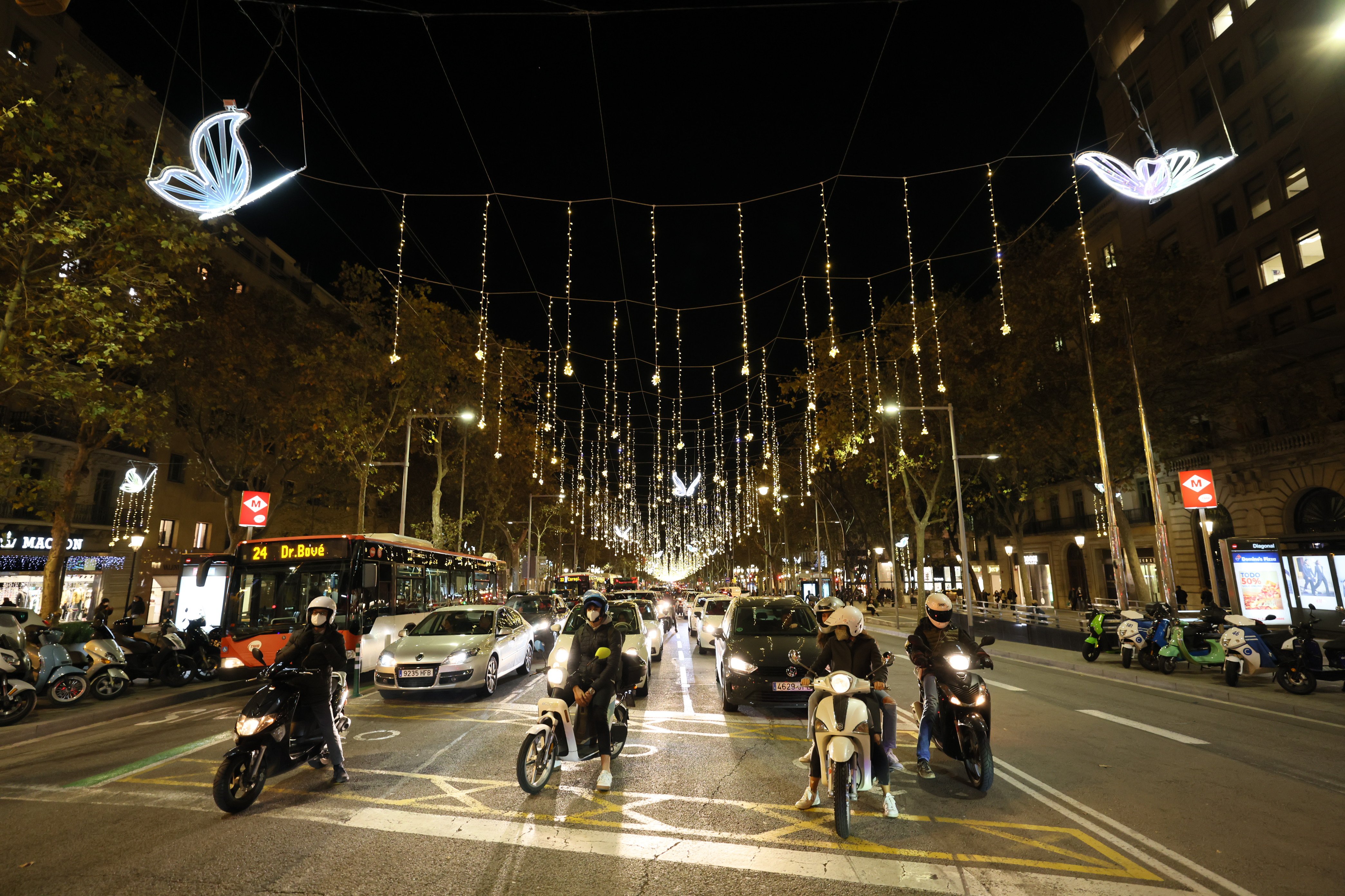 Barcelona reduirà les hores d’enllumenat nadalenc per estalviar: calendari i horaris