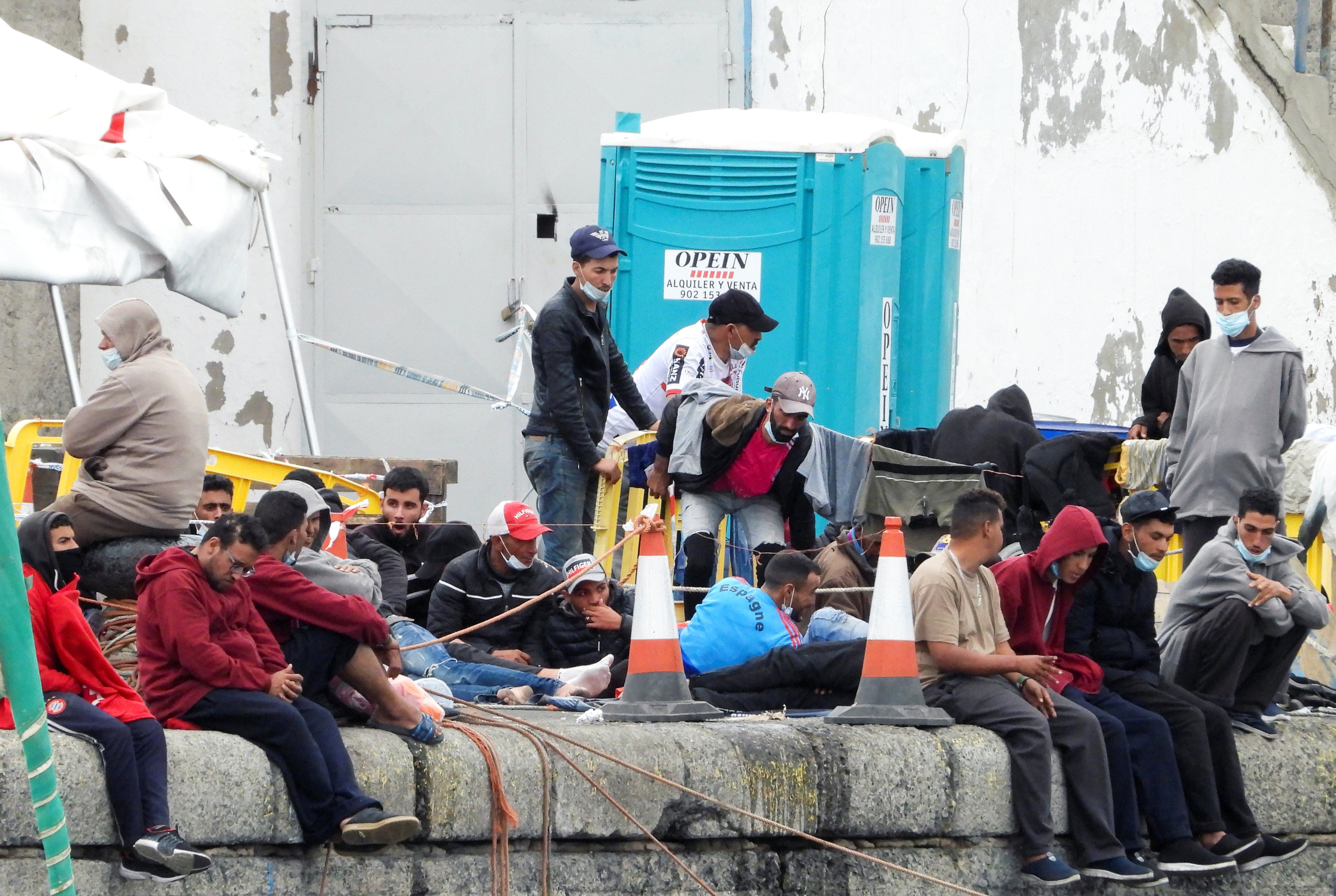 La UE dará urgentemente 43 millones a España por los migrantes de Canarias
