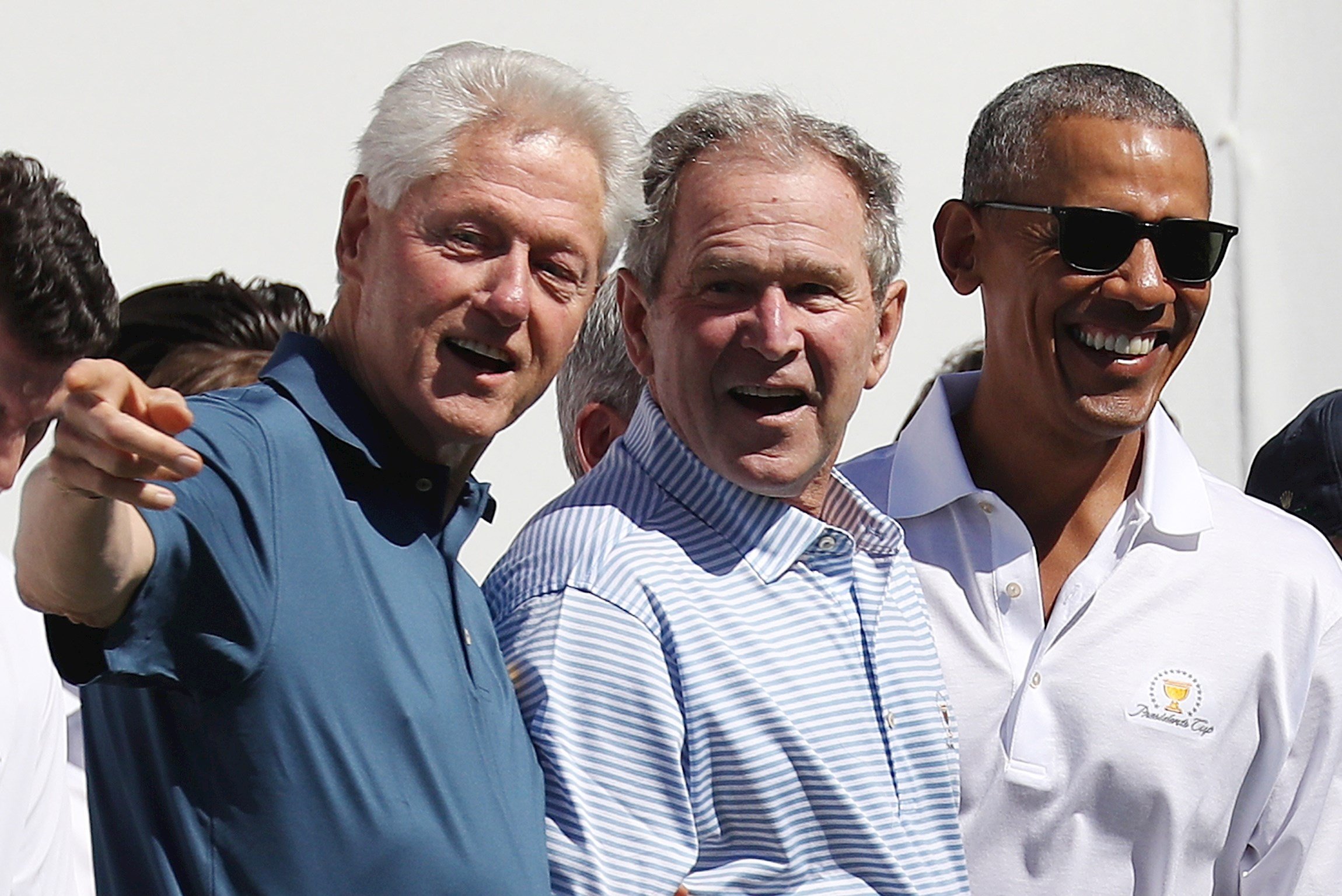Obama, Clinton y Bush, dispuestos a vacunarse en público para generar confianza