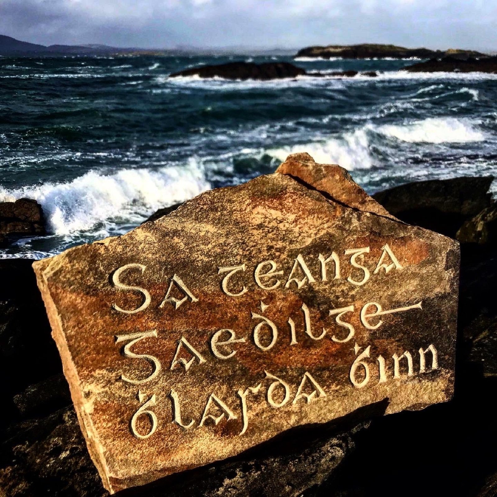 pedra gaèlic irlandès - @NoahRoseArtist