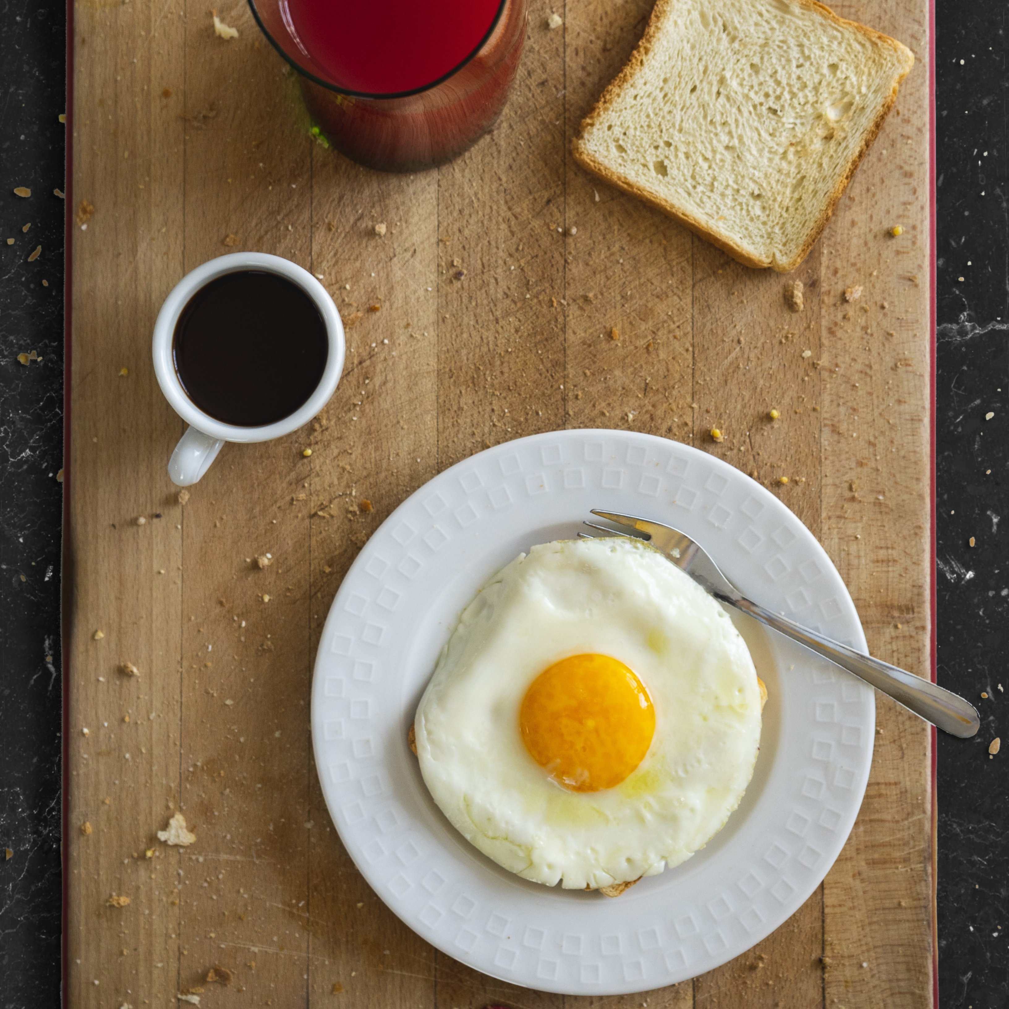 Por qué es tan bueno desayunar huevos a diario
