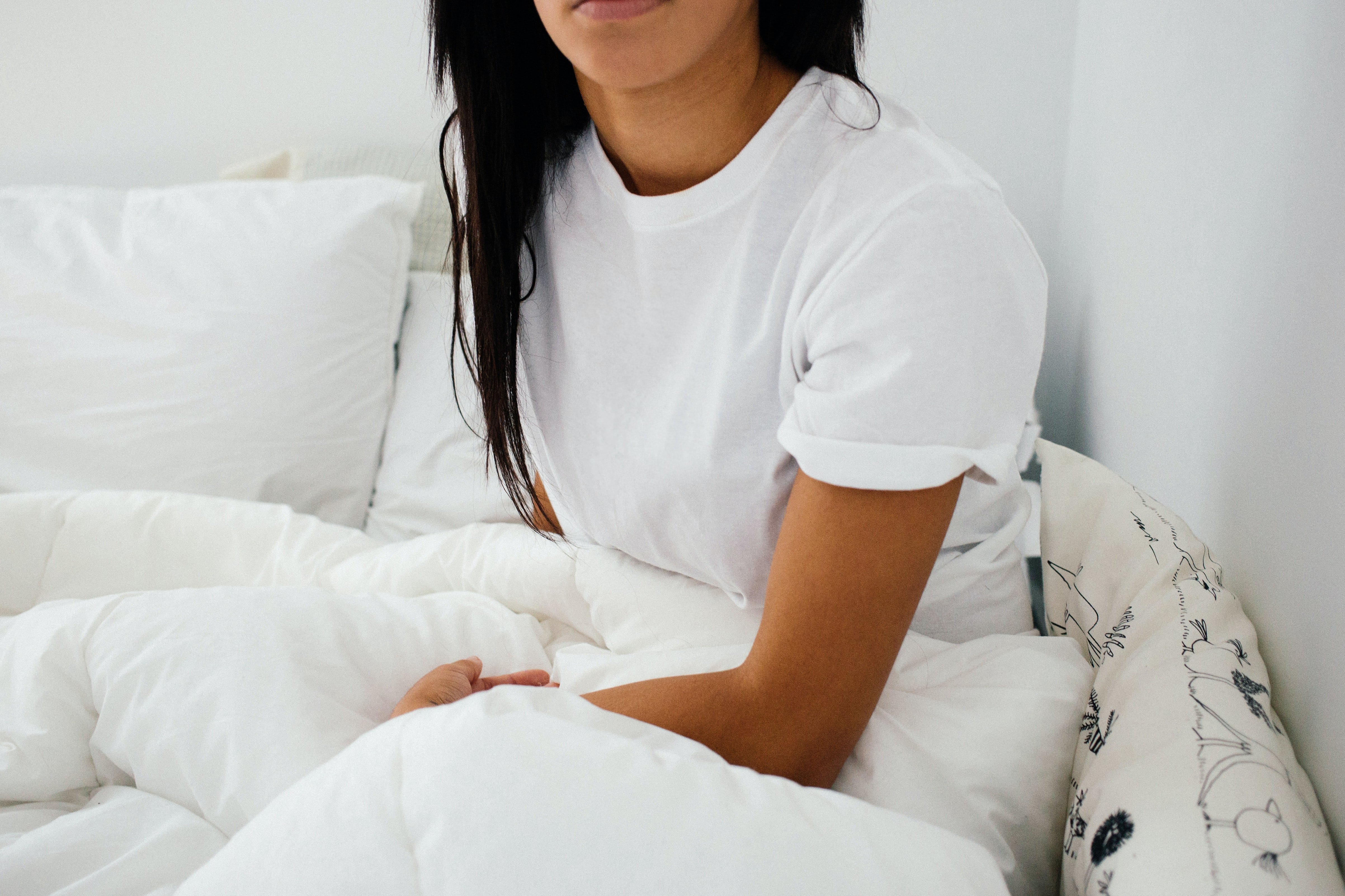 Mujer en la cama