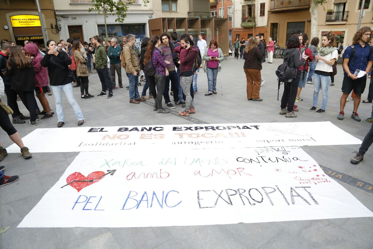 Gràcia es prepara per una segona nit de protestes