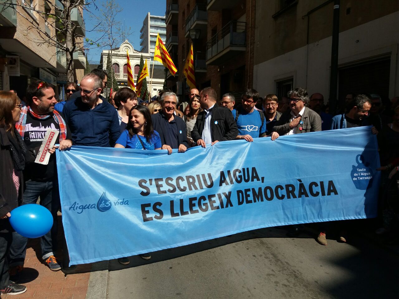 La remunicipalització de l’aigua mobilitza més de 3.000 persones a Terrassa