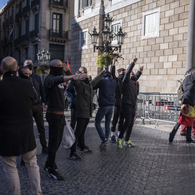 Salutacions feixistes de seguidors de VOX a Barcelona - Maria Contreras Coll
