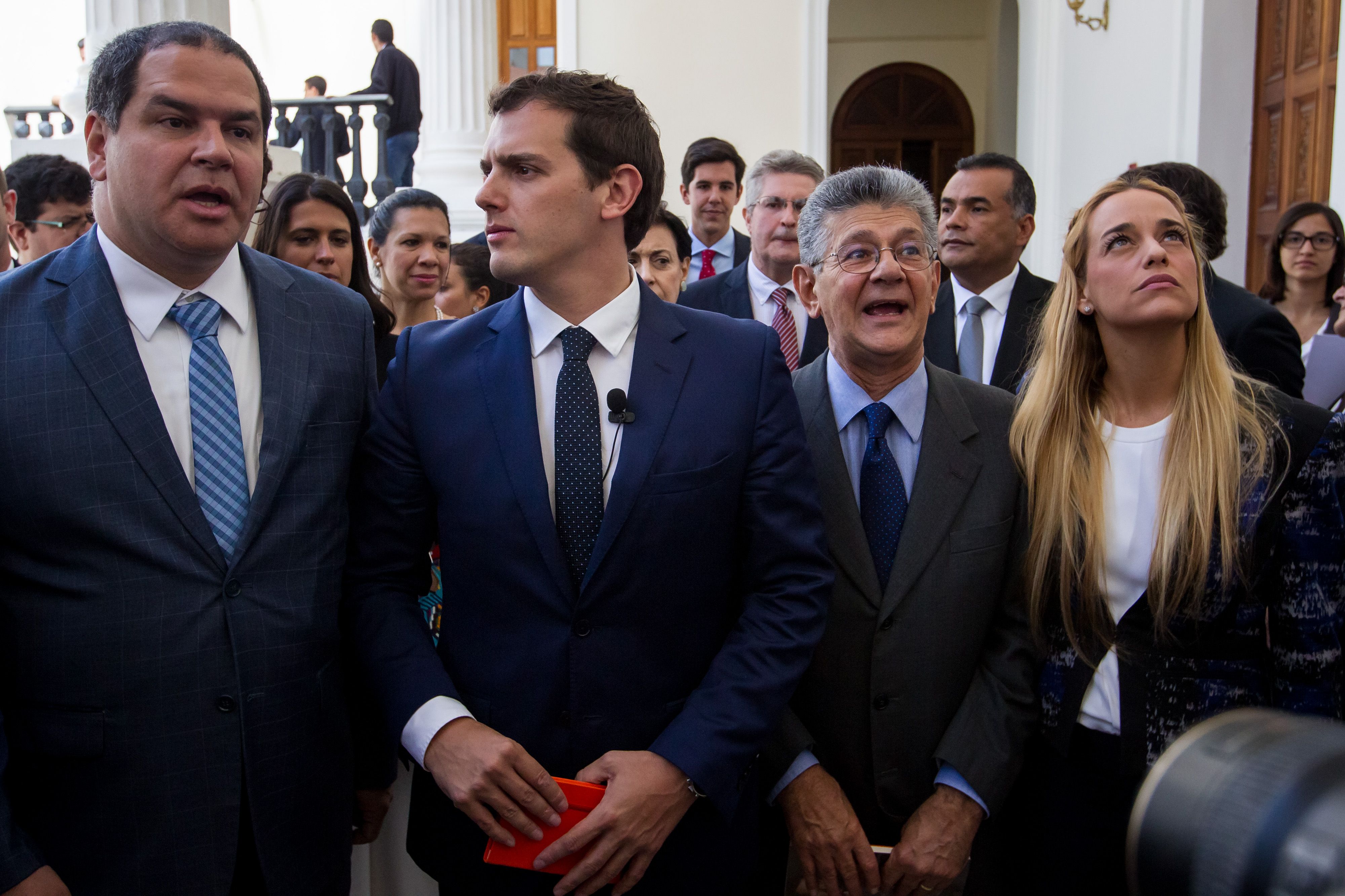 Veneçuela entra en el relat dels partits en la precampanya