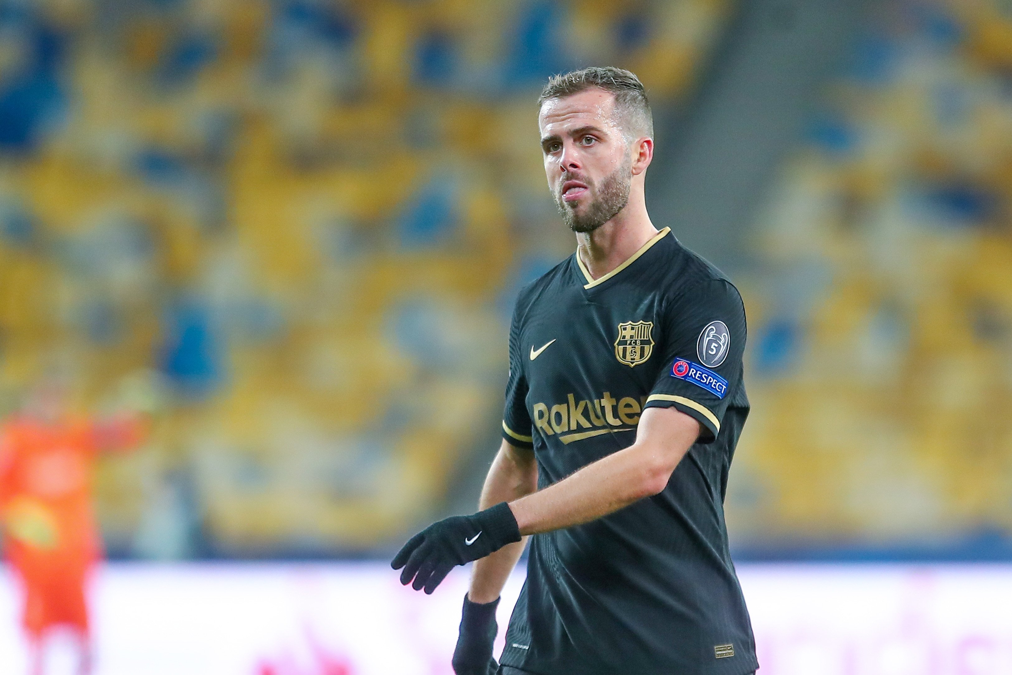 Miralem Pjanic abandona el Barça, principi d'acord amb el Sharjah FC