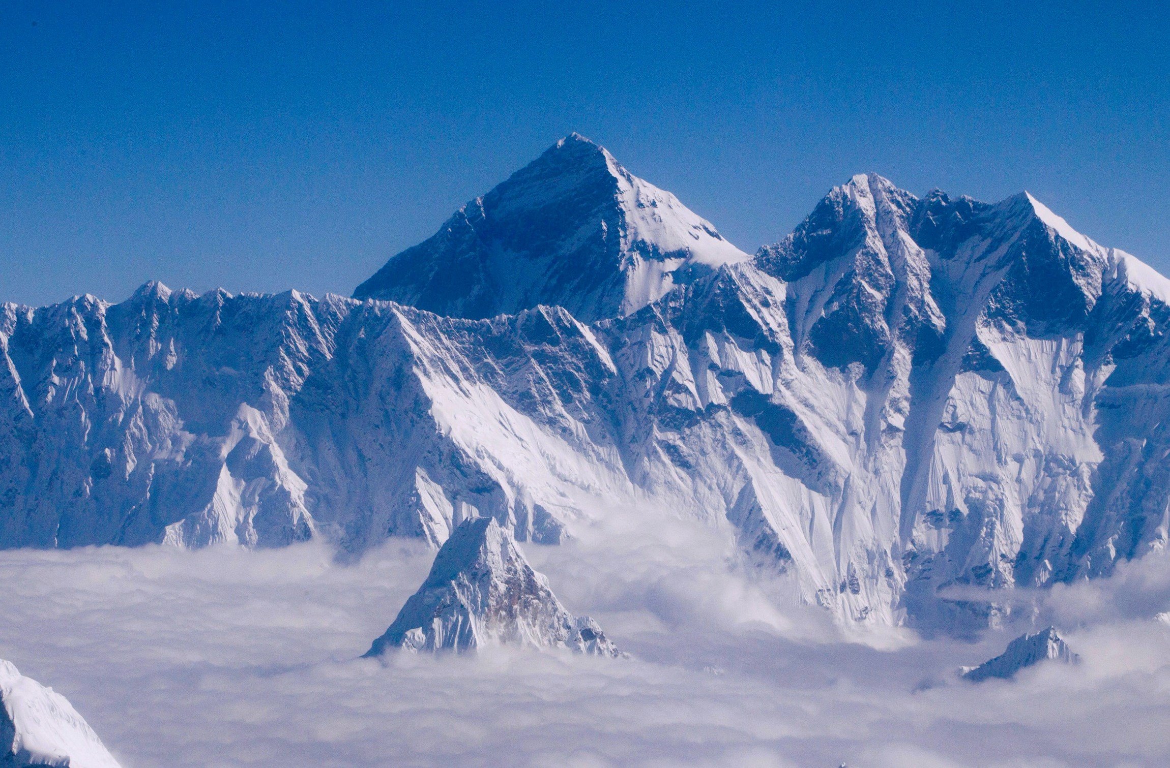 Fi a la disputa entre el Nepal i la Xina: l'Everest fa 8.848,86 metres