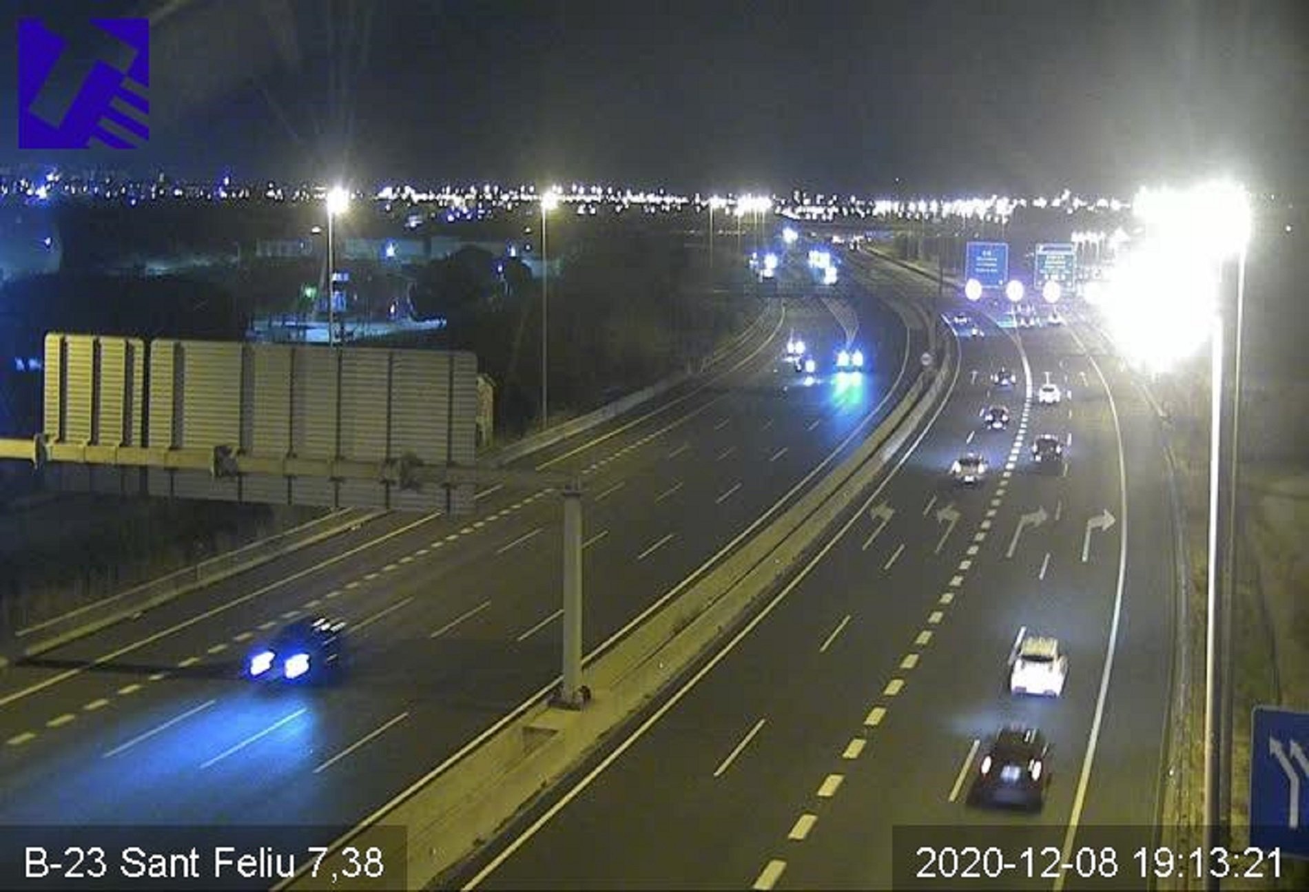 Vuelven 225.000 vehículos al área de Barcelona, un 25% menos que un año antes