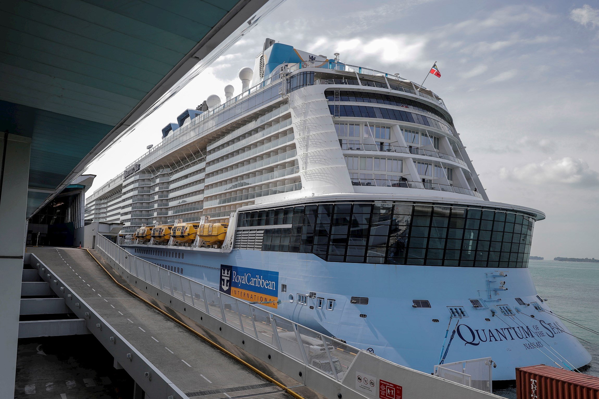 Barcelona reclama "medidas urgentes" para limitar el número de cruceristas a la ciudad