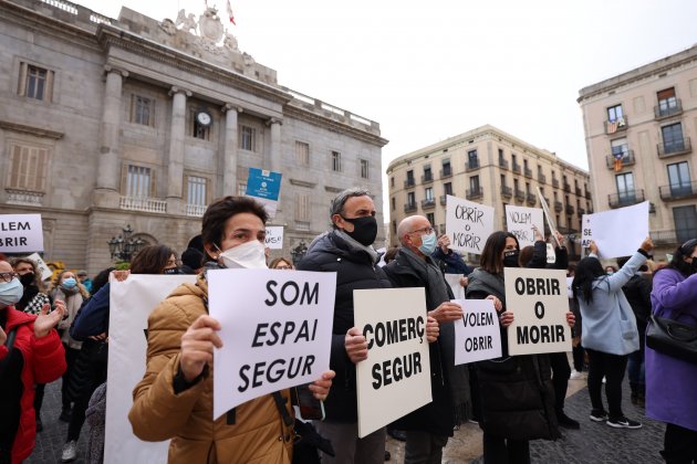 Manifestació comerciants  comerç Covid plaça Sant Jaume - Sergi Alcázar
