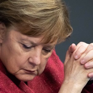 Merkel, a punto de llorar: "¡Por favor, quedaos en casa!"