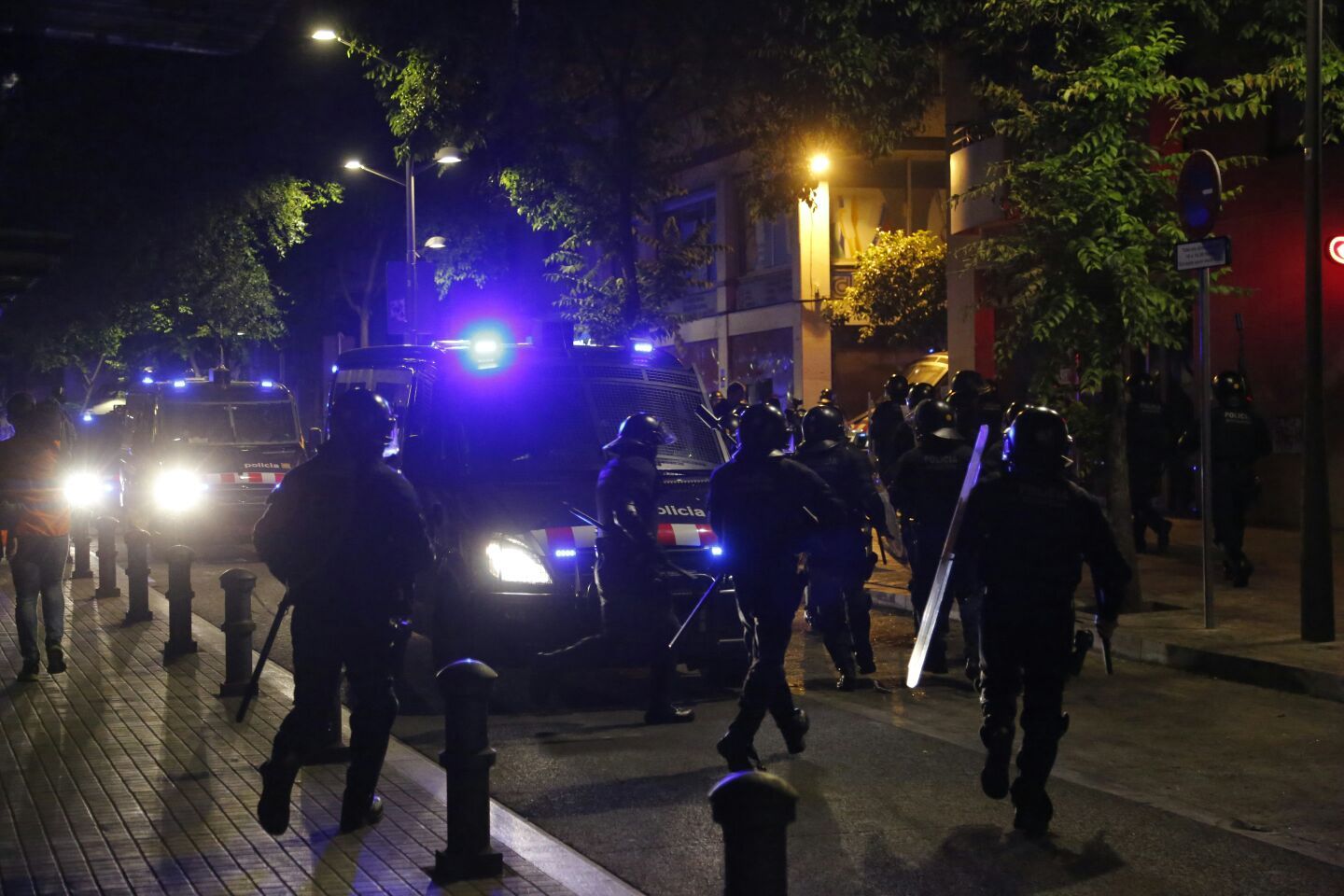 Una trentena de ferits en els aldarulls de Gràcia