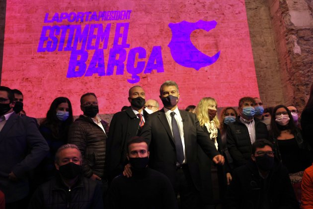 Presentacio se sienta Moritz equipo Joan Laporta Sergi Alcazar Presentacio se sienta Moritz equipo Joan Laporta Sergi Alcazar