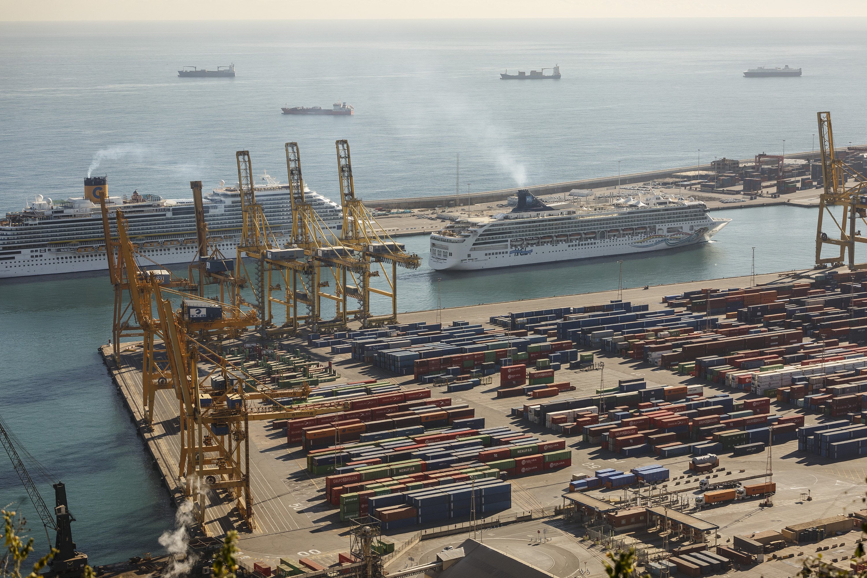El tràfic del Port de Barcelona supera els 45 milions de tones entre gener i agost