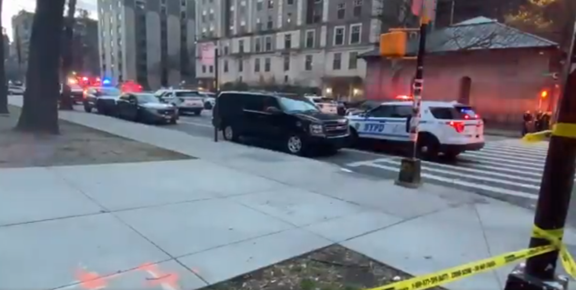 Nova York: La policia neutralitza un home armat que ha disparat a una església