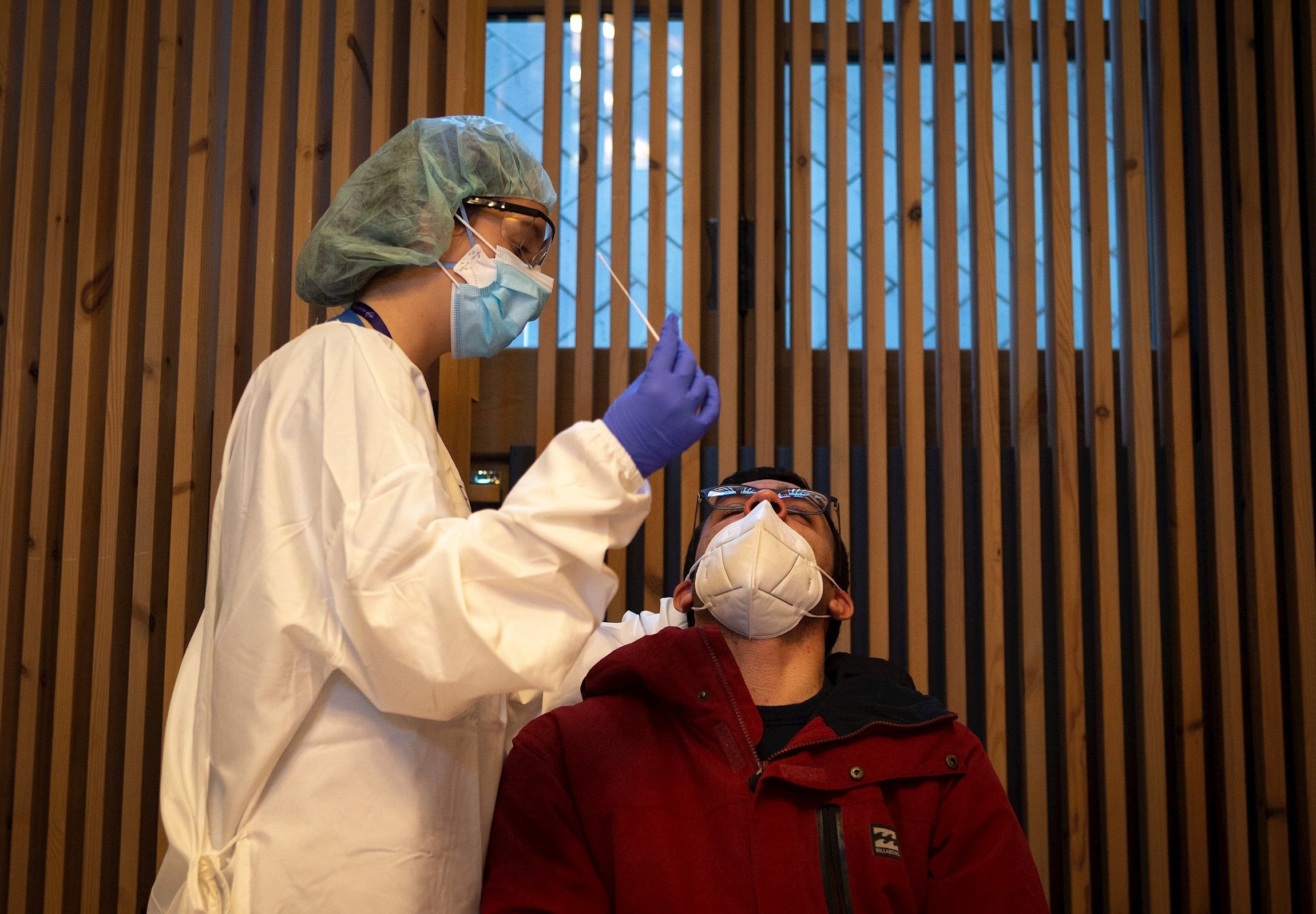 La Covid segueix a l'alça: més contagis i més ingressos als hospitals