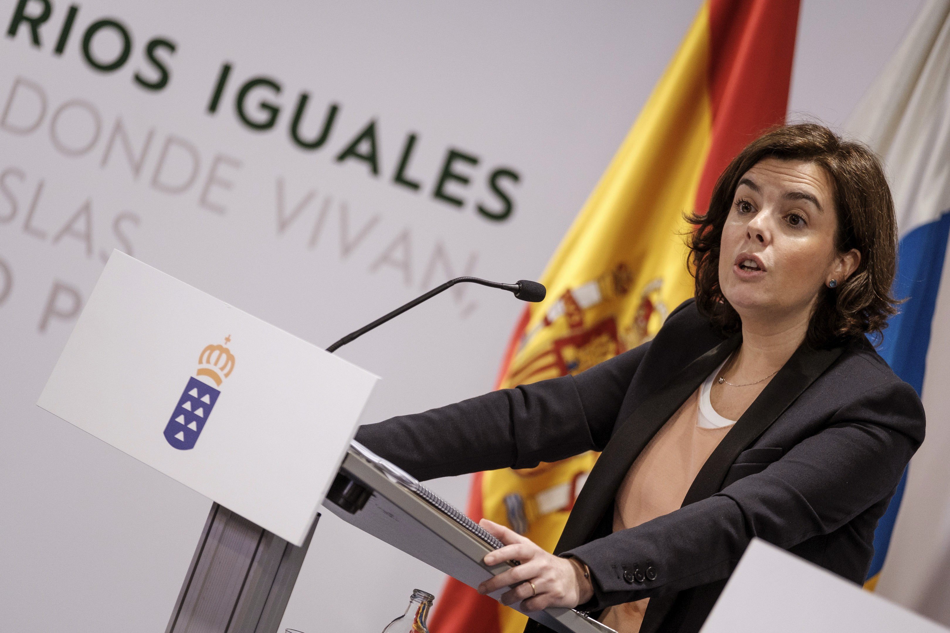 Santamaría asegura que Puigdemont y Junqueras piden algo que "ningún gobierno" puede dar
