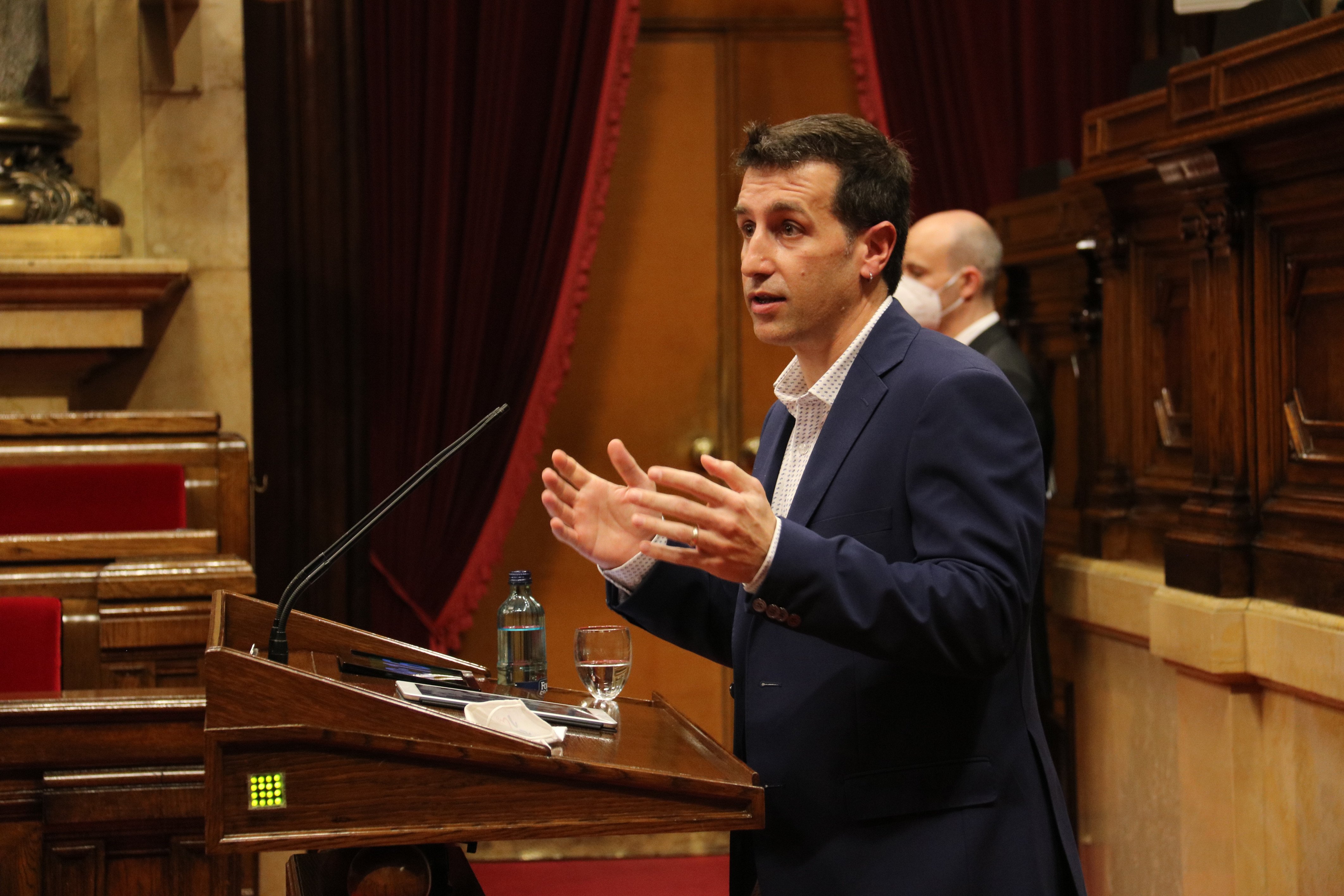 Els comuns se sumen a criticar l'Emèrit i vaticinen "una onada republicana"