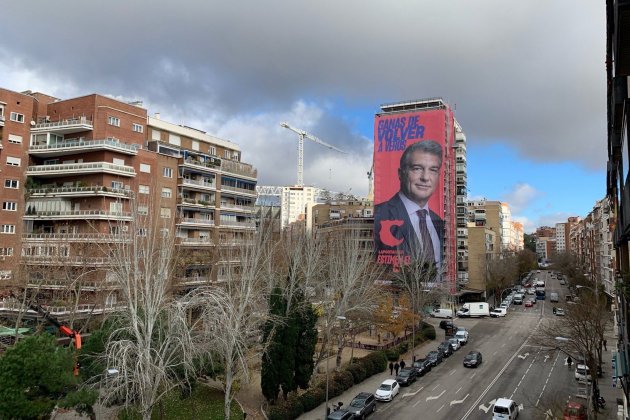 Edifici Madrid Laporta pancarta Eleccions Barca @JoanLaportaFCB