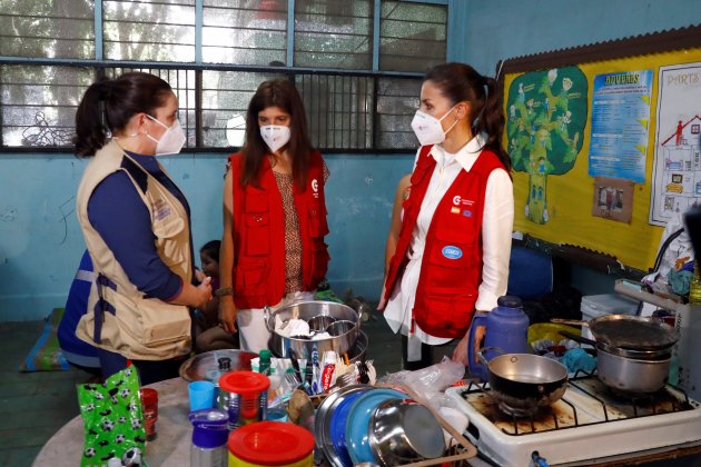 Letizia en una cocina Honduras EFE