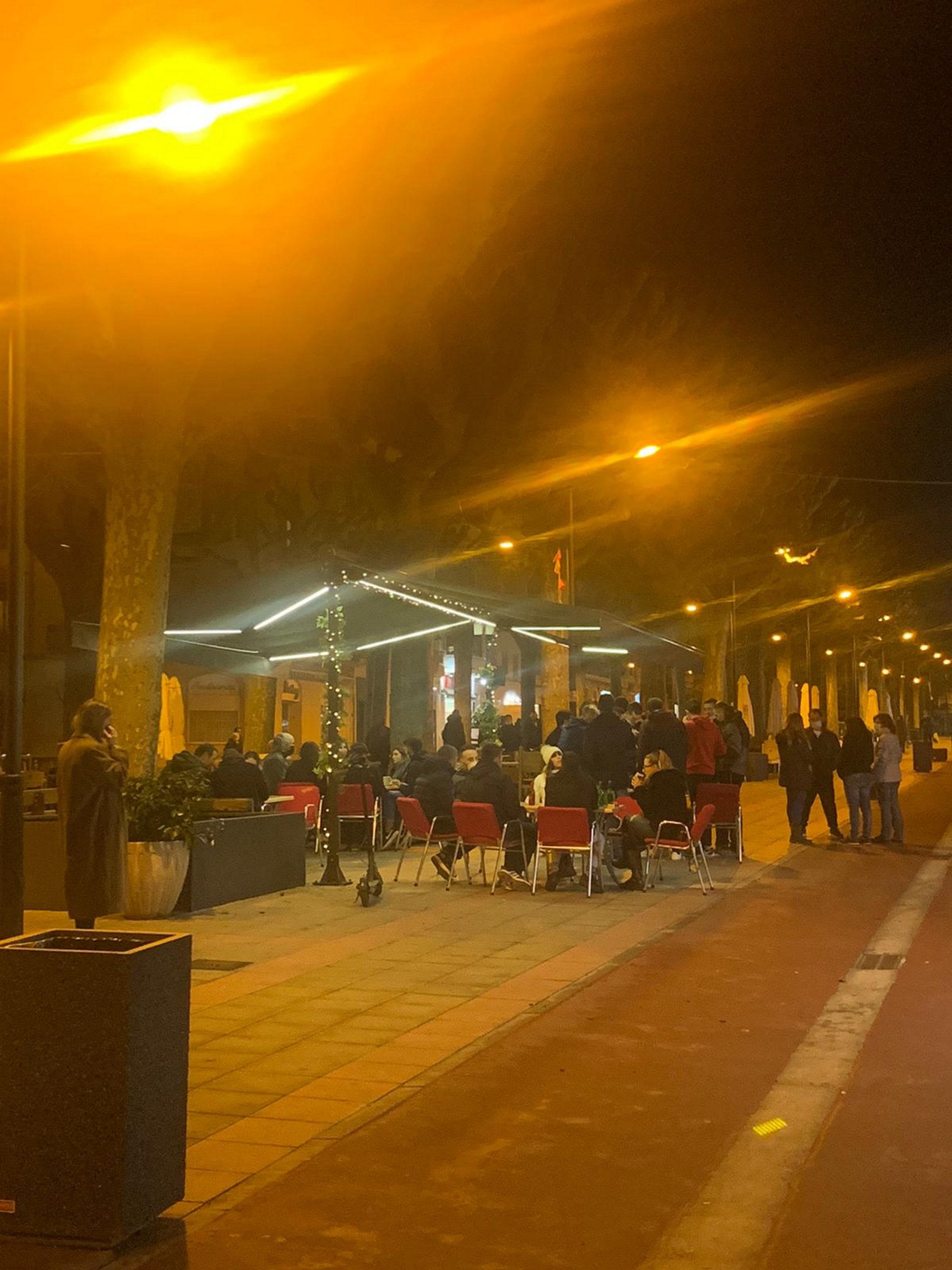 Indignación en Tremp por los encuentros de militares en un bar (sin mascarilla)