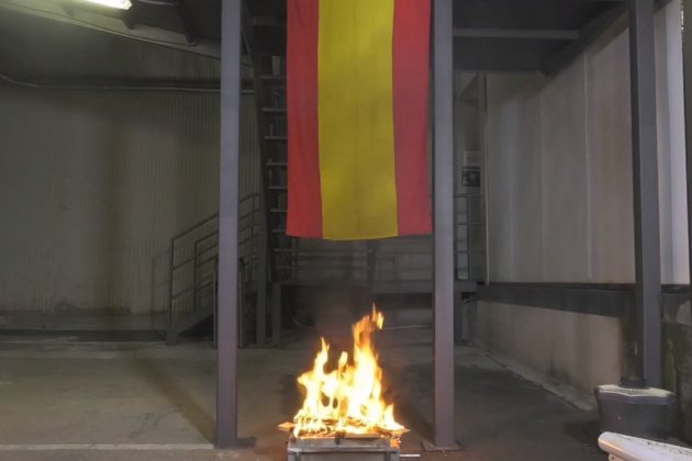 bandera esapñola quemada TV3