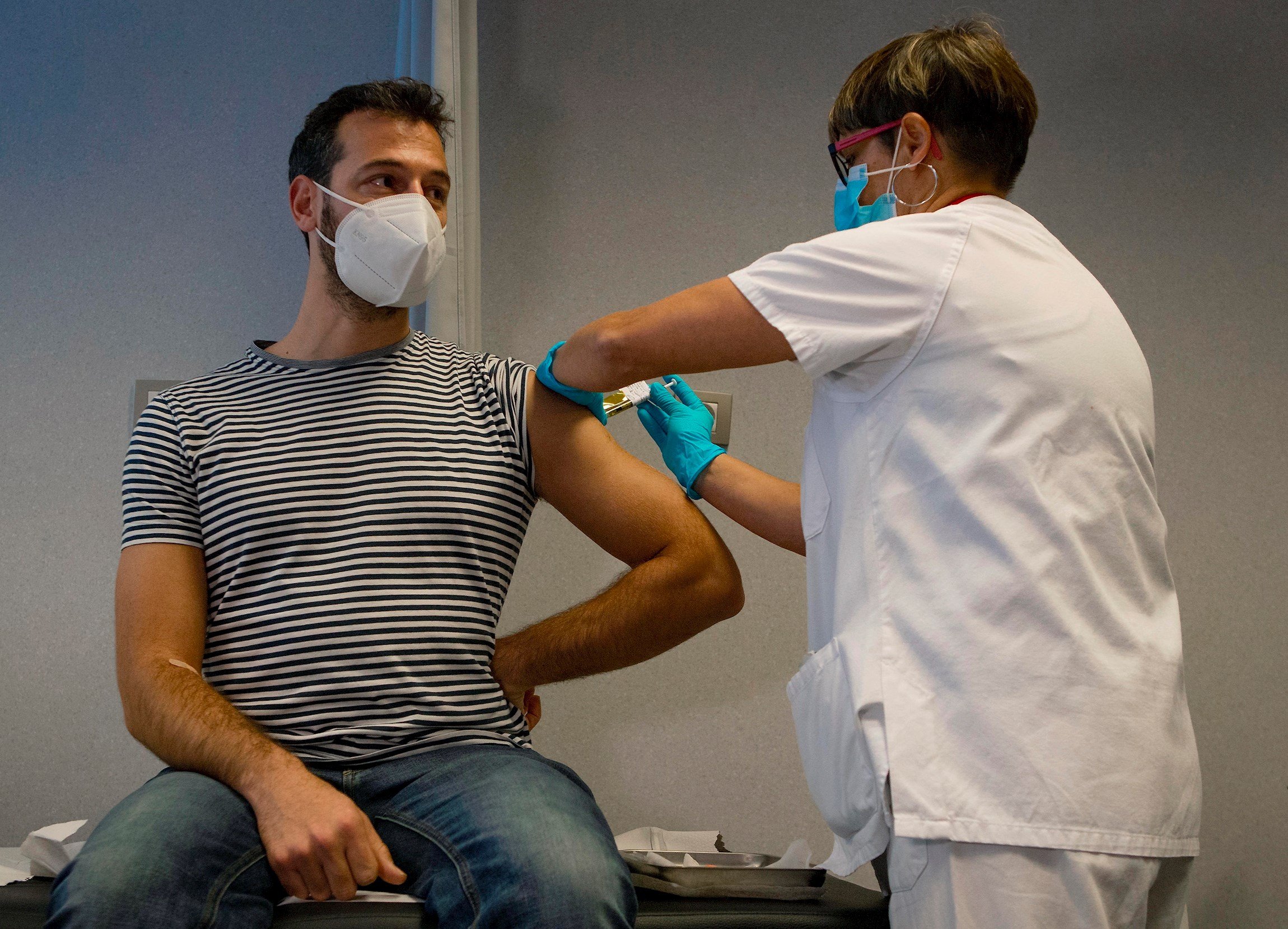 El 28% dels espanyols no estan disposats a vacunar-se immediatament