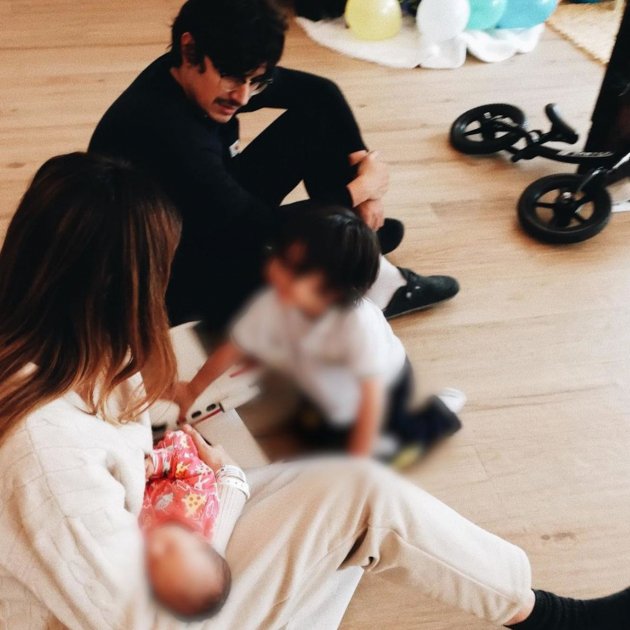 Dafne Fernández y Mario Chavarría cono sus dos hijos @dafnefernandez