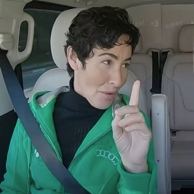 Nina levanta un dedo Al Cotxe! TV3