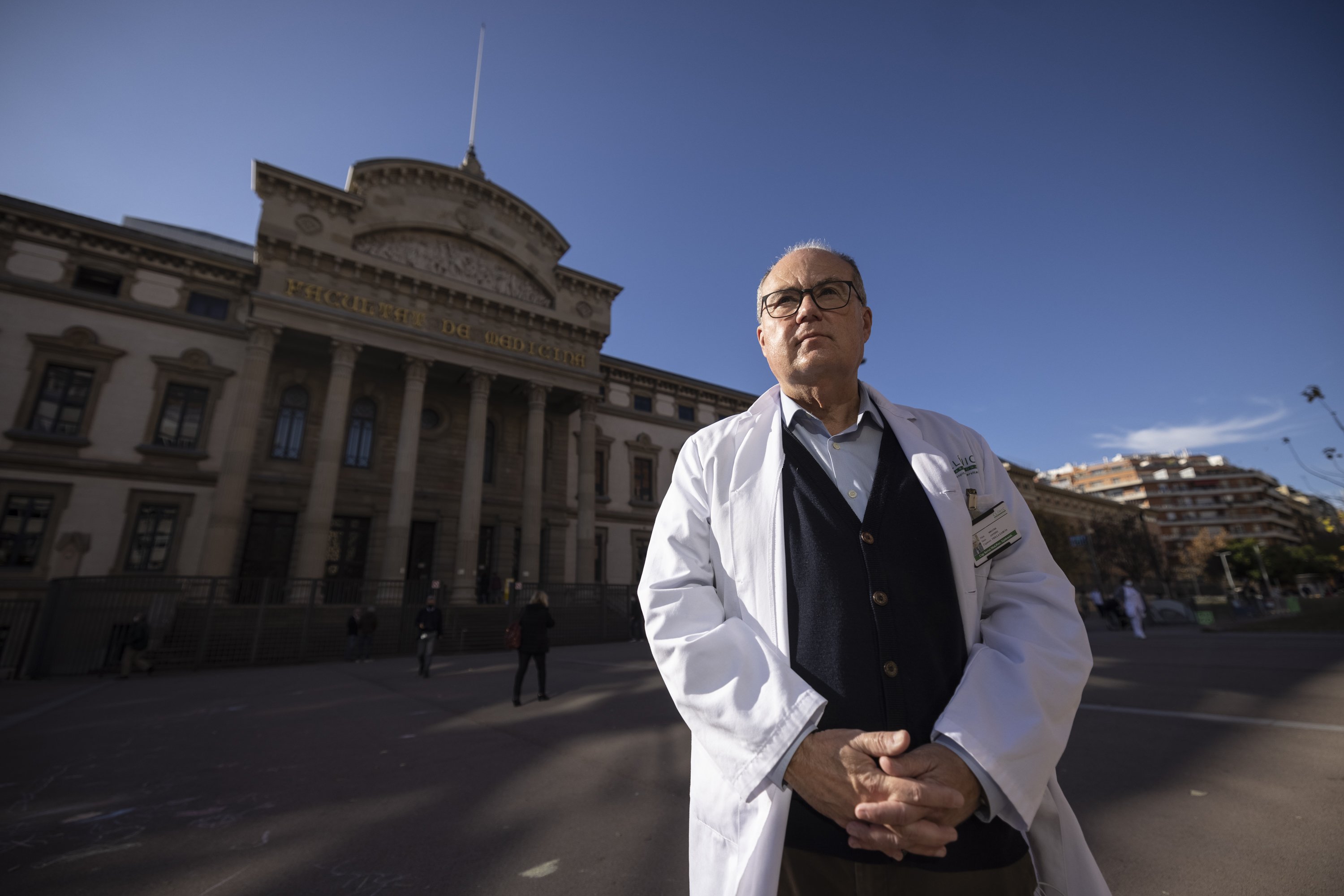 Leading Catalan doctor recommends using face masks on public transport and for 'Reis' gatherings